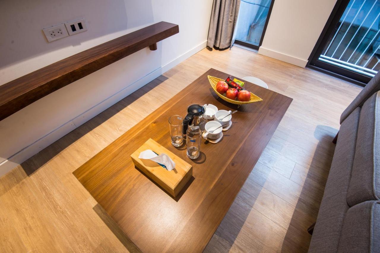 22Housing Hotel & Apartment 81 Linh Lang Hanoi Exterior photo