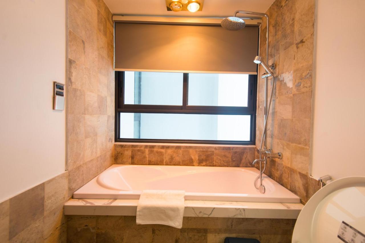 22Housing Hotel & Apartment 81 Linh Lang Hanoi Exterior photo