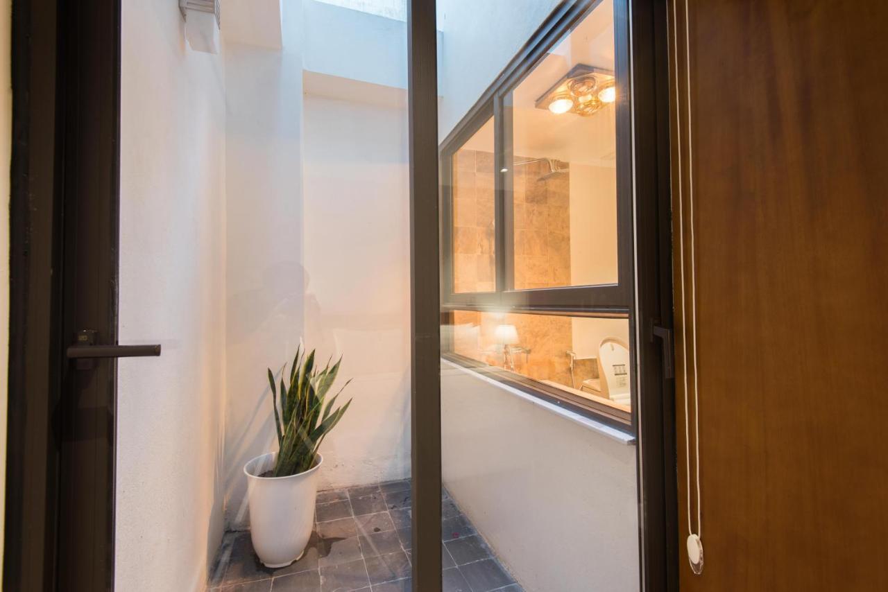 22Housing Hotel & Apartment 81 Linh Lang Hanoi Exterior photo