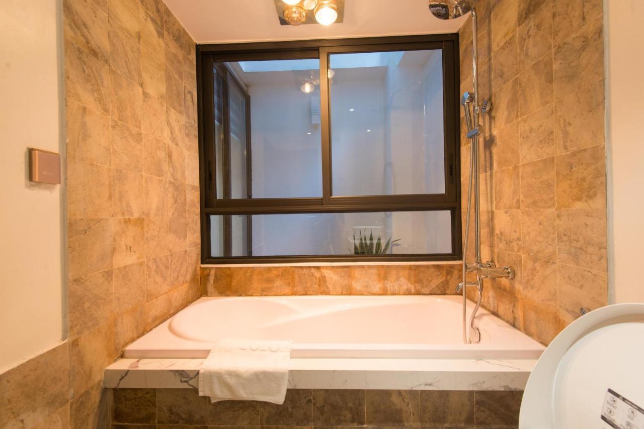 22Housing Hotel & Apartment 81 Linh Lang Hanoi Exterior photo